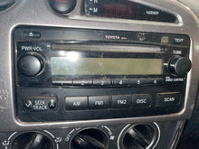 Load image into Gallery viewer, RADIO Toyota Matrix 2004 04 2005 05 2006 06 2007 07 2008 08 - NW472175
