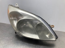 Load image into Gallery viewer, HEADLIGHT LAMP ASSEMBLY Toyota Matrix 03 04 05 06 07 08 Right - NW472098
