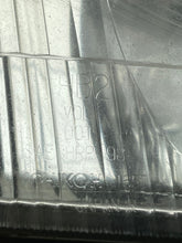 Load image into Gallery viewer, HEADLIGHT LAMP ASSEMBLY Subaru Forester 2001 01 2002 02 Right - NW472563
