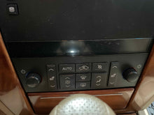 Load image into Gallery viewer, FRONT TEMPERATURE CONTROLS Cadillac STS 2005 05 2006 06 - NW477477
