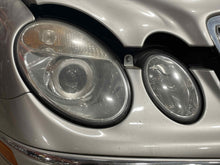 Load image into Gallery viewer, HEADLIGHT LAMP ASSEMBLY E320 E350 E500 E55 03 04 05 06 Right - NW477484
