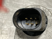 Load image into Gallery viewer, THROTTLE BODY BEETLE GOLF 2001 01 2002 02 03 04 05 2.0L - NW478024
