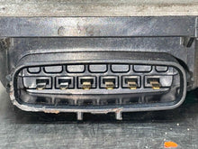 Load image into Gallery viewer, THROTTLE BODY Camry ES330 Sienna 2003 03 04 05 06 07 V6 - NW478385
