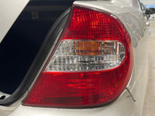 Load image into Gallery viewer, TAIL LIGHT LAMP ASSEMBLY Camry 2002 02 2003 03 2004 04 Right - NW478392
