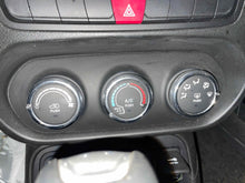 Load image into Gallery viewer, Temperature Controls Jeep Renegade 2015 - NW478581
