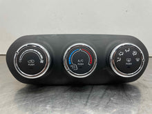 Load image into Gallery viewer, Temperature Controls Jeep Renegade 2015 - NW478581
