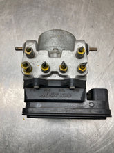 Load image into Gallery viewer, ABS PUMP HONDA S2000 2000 2001 2002 2003 - NW478957
