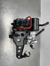 Load image into Gallery viewer, ABS Pump  HIGHLANDER 2012 - NW478962
