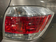 Load image into Gallery viewer, TAIL LIGHT LAMP ASSEMBLY Highlander 2011 11 2012 12 2013 13 Right - NW479574
