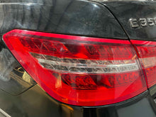 Load image into Gallery viewer, OUTER TAIL LIGHT LAMP E300 E350 E400 E550 E63 10 11 12 13 Left - NW538373
