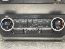 Load image into Gallery viewer, Radio  EXPEDITION 2020 - NW480619
