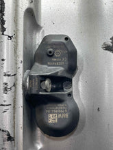 Load image into Gallery viewer, WHEEL RIM 528i 535i 550i 640I 650i Active 5 11-17 18x8 ALLOY - NW481300
