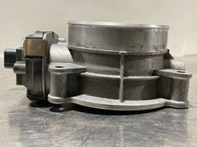 Load image into Gallery viewer, Throttle Body Chevrolet Corvette 2015 - NW512179
