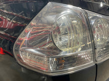 Load image into Gallery viewer, OUTER TAIL LIGHT LAMP Lexus RX330 RX350 04 05 06 07 08 09 Left - NW482365

