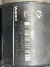 Load image into Gallery viewer, SUSPENSION AIR COMPRESSOR PUMP 535i Gt 550i Gt 740i 740il 750 09-16 - NW483948
