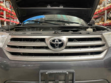 Load image into Gallery viewer, GRILLE Toyota Highlander 2011 11 2012 12 2013 13 - NW484767

