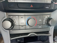 Load image into Gallery viewer, Temperature Controls  HIGHLANDER 2009 - NW484773
