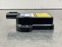 Load image into Gallery viewer, Air Bag occupant detection computer Highlander XD Camry 04 05 06 - 11 - NW484574
