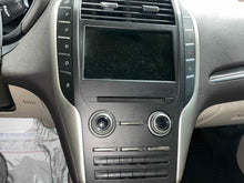 Load image into Gallery viewer, Radio Lincoln MKC 2017 - NW486066
