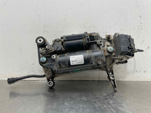 Load image into Gallery viewer, SUSPENSION AIR COMPRESSOR PUMP Q7 07 08 09 10 11 12 13 14 15 - NW485605
