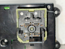 Load image into Gallery viewer, TEMPERATURE CONTROLS Ford Mustang 05 06 07 08 09 - NW486573
