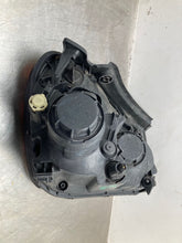 Load image into Gallery viewer, Headlight Lamp Assembly Kia Rondo 2007 - NW487979
