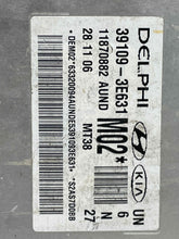 Load image into Gallery viewer, ECU ECM COMPUTER Kia Rondo 2007 07 2.7L California - NW487751
