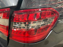 Load image into Gallery viewer, OUTER TAIL LIGHT LAMP E300 E350 E400 E550 E63 11 12 13 Right - NW488824
