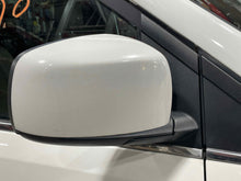 Load image into Gallery viewer, SIDE VIEW DOOR MIRROR Volkswagen Routan 09 10 11 12 13 14 Right - NW488556
