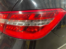 Load image into Gallery viewer, OUTER TAIL LIGHT LAMP E300 E350 E400 E550 E63 10 11 12 13 Right - NW489312
