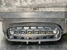 Load image into Gallery viewer, THROTTLE BODY Tundra Tacoma 4 Runner 2003 03 2004 04 2005 05 06 07 08 - 11 - NW489632
