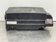 Load image into Gallery viewer, Fuse Box Chevrolet Equinox 2005 - NW489456
