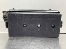 Load image into Gallery viewer, Fuse Box Chevrolet Equinox 2005 - NW489456
