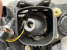 Load image into Gallery viewer, HEADLIGHT LAMP ASSEMBLY ML320 ML350 ML430 ML500 ML55 02-05 Right - NW365019
