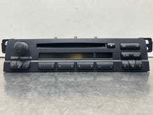Load image into Gallery viewer, RADIO BMW 320i 330i M3 2002 02 03 04 05 06 AM/FM/CD - NW491911

