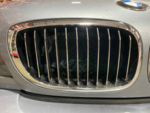 Load image into Gallery viewer, GRILLE BMW 330i 325i 2004 04 2005 05 2006 06 Coupe Upper Right - NW491757
