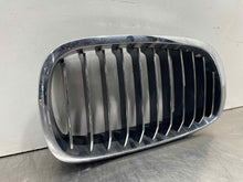 Load image into Gallery viewer, GRILLE BMW 330i 325i 2004 04 2005 05 2006 06 Coupe Upper Right - NW491757
