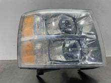 Load image into Gallery viewer, [INVENTORYCAR_YEAR_MAKE_MODEL] HEADLIGHT LAMP ASSEMBLY Right - NW492863
