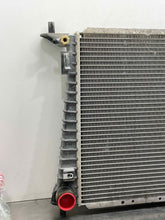 Load image into Gallery viewer, RADIATOR Ford Expedition Lincoln Navigator 98 99 00 01 02 - NW493628
