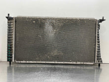 Load image into Gallery viewer, RADIATOR Ford Expedition Lincoln Navigator 98 99 00 01 02 - NW493628
