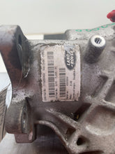 Load image into Gallery viewer, TRANSFER CASE 2015 15 2016 16 2017 17 2018 18 2019 19 - NW495572
