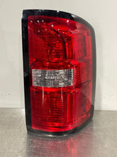 Load image into Gallery viewer, [INVENTORYCAR_YEAR_MAKE_MODEL] TAIL LIGHT LAMP ASSEMBLY Right - NW495722
