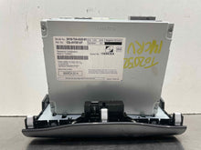 Load image into Gallery viewer, RADIO Honda CR-V 2012 12 2013 13 2014 14  AM FM CD - NW497020
