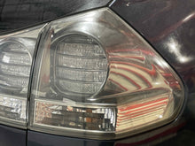 Load image into Gallery viewer, OUTER TAIL LIGHT LAMP Lexus RX400H 2006 06 2007 07 Right - NW497593
