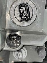 Load image into Gallery viewer, OUTER TAIL LIGHT LAMP Jeep Grand Cherokee 15 16 17 18 19 20 Right - NW501135
