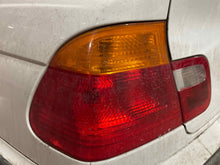 Load image into Gallery viewer, OUTER TAIL LIGHT LAMP 320i 323i 323ic 323is 325ci 325i 328i 99-01 Left - NW502185
