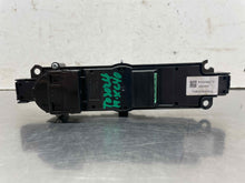 Load image into Gallery viewer, Temperature Controls Volvo XC40 2019 - NW504568
