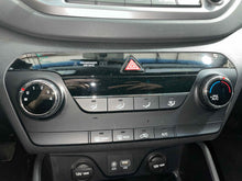 Load image into Gallery viewer, Temperature Controls Hyundai Tucson 2016 - NW505706
