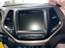 Load image into Gallery viewer, Radio Jeep Cherokee 2015 - NW507855
