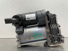 Load image into Gallery viewer, SUSPENSION AIR COMPRESSOR PUMP Vanden Pl XJ XJL XJR 2010-2014 - NW508386
